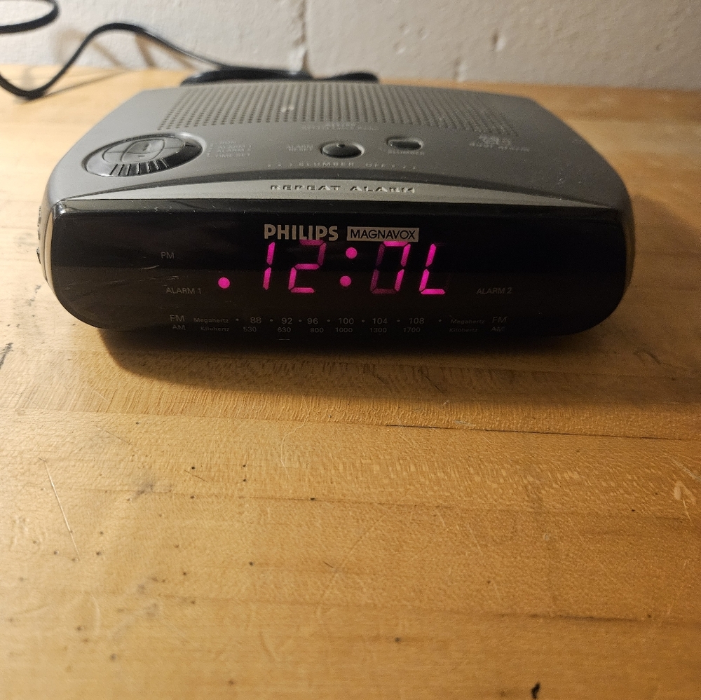 Philips AJ3280/17 Dual 2 Alarm Clock Radio Am/FM Magnavox - Tested&works